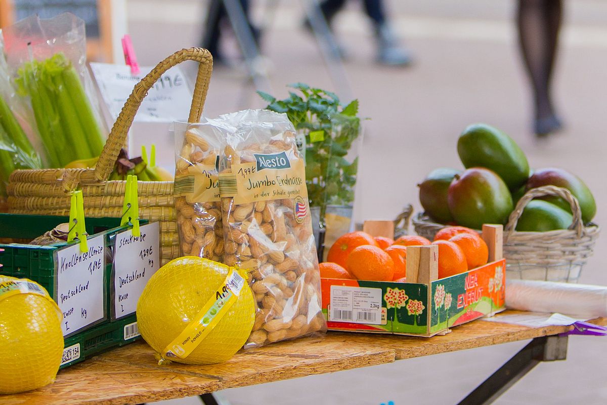 Market stall in front of the Glass Hall.