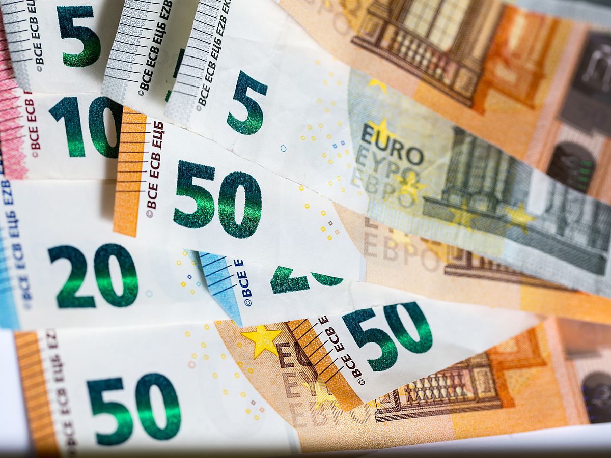 Bank notes.