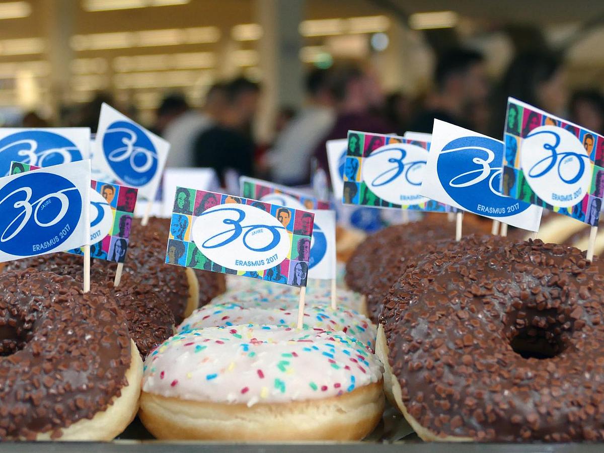 Donuts mit Erasmus Fähnchen