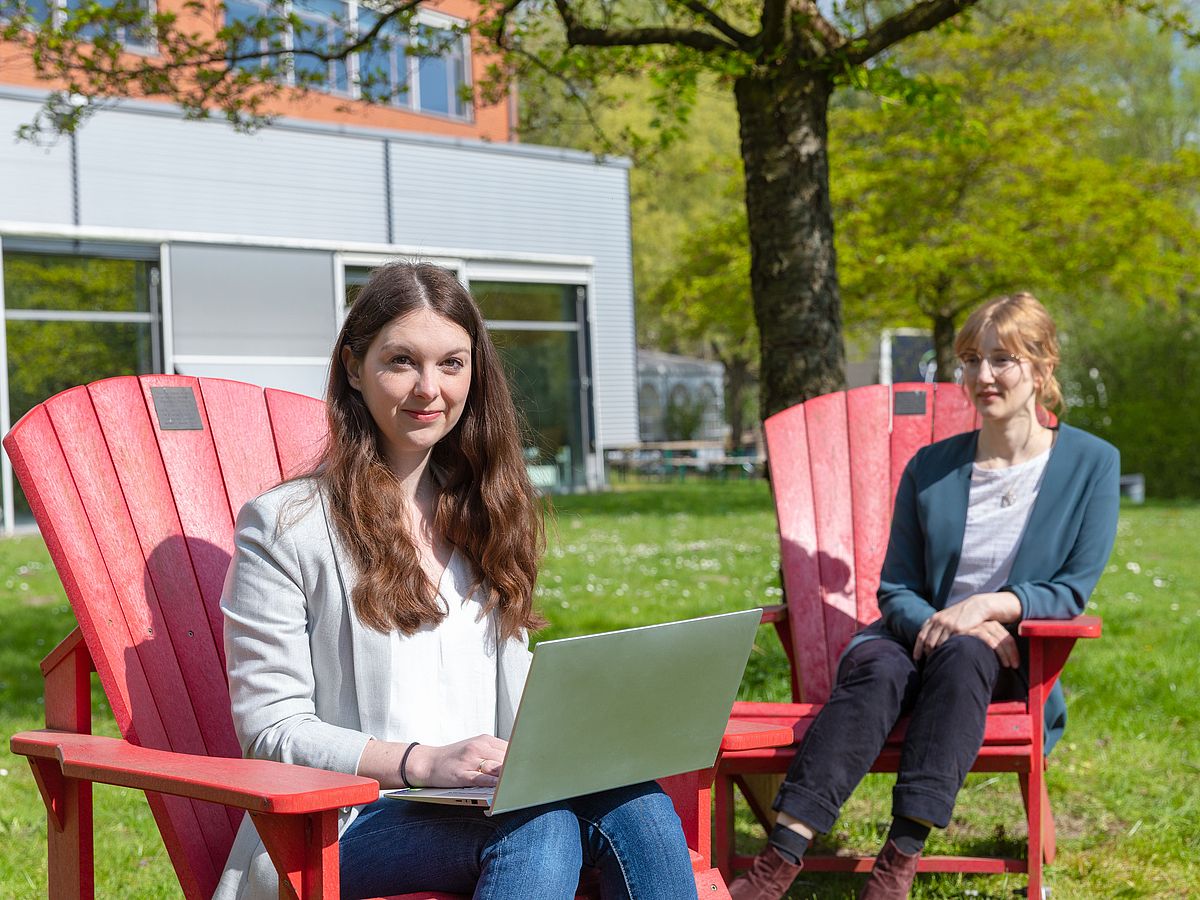Wissenschaftlerinnen bei der Arbeit