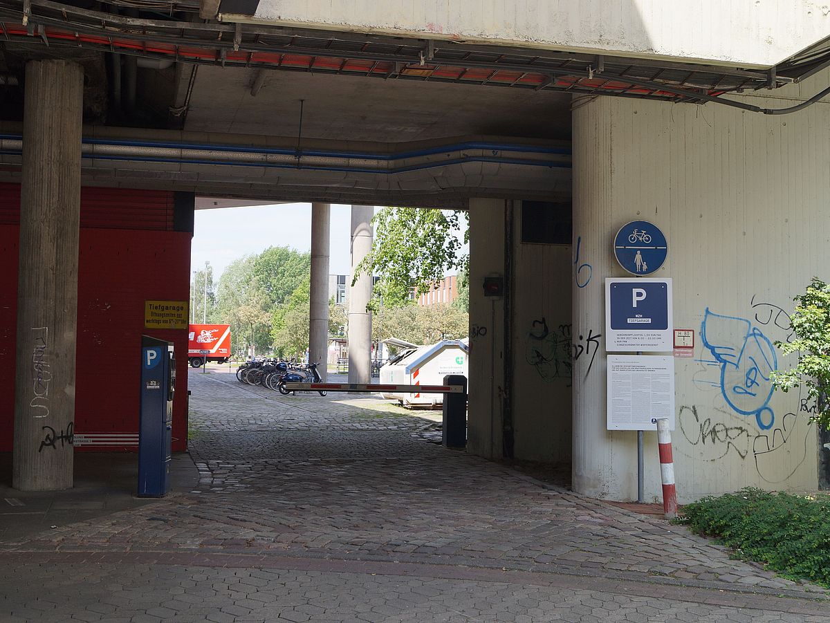 Schranke Zufahrt Parkhaus Zentralbereich
