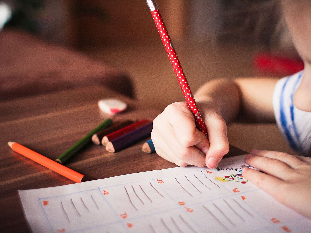 agostini_blur-child-classroom