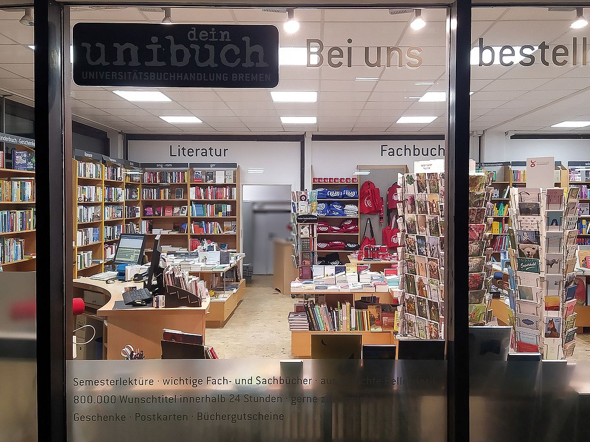 Buchhandlung "dein unibuch" Blick durch das Fenster des Buchladens "dein unibuch".