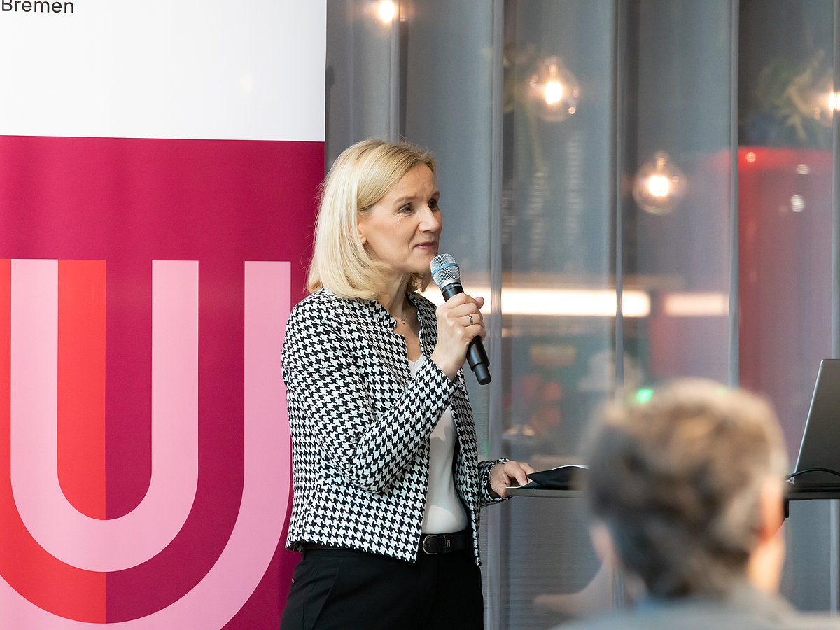 Rektorin Prof. Dr. Jutta Günther