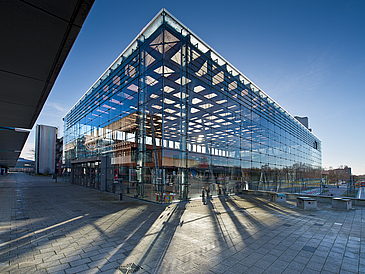 Glashalle im Sonnenschein